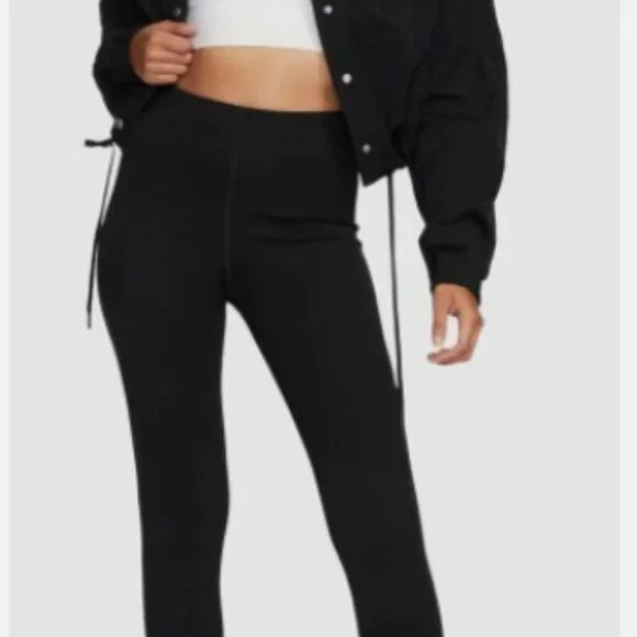 Nike Sportswear Classics Women's Black Graphic HW Leggings NWT - Picture 4 of 4